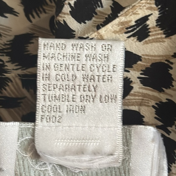 Vintage 80s K Arnold 100% Silk Animal Print‎ Short Sleeve Blouse SZ L Cheetah - Picture 4 of 4